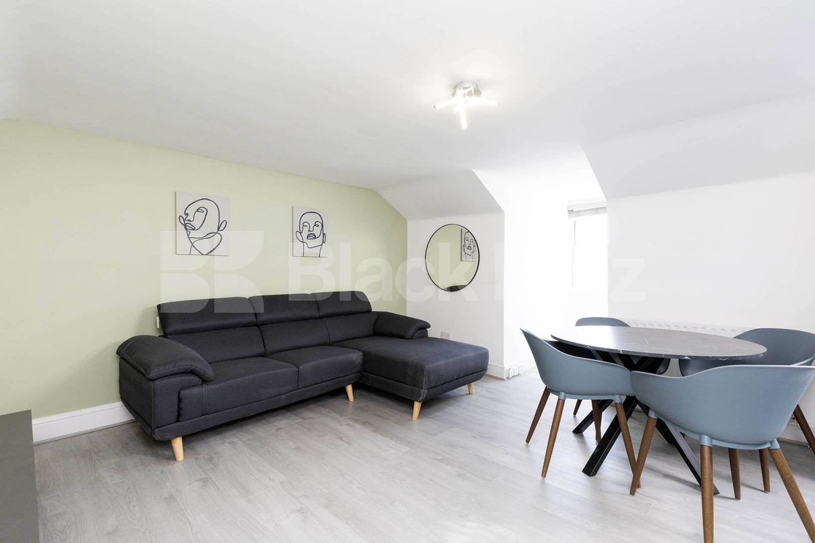refurbished split level top floor 1 bedroom property in Clapton Thistlewaite Road, Clapton